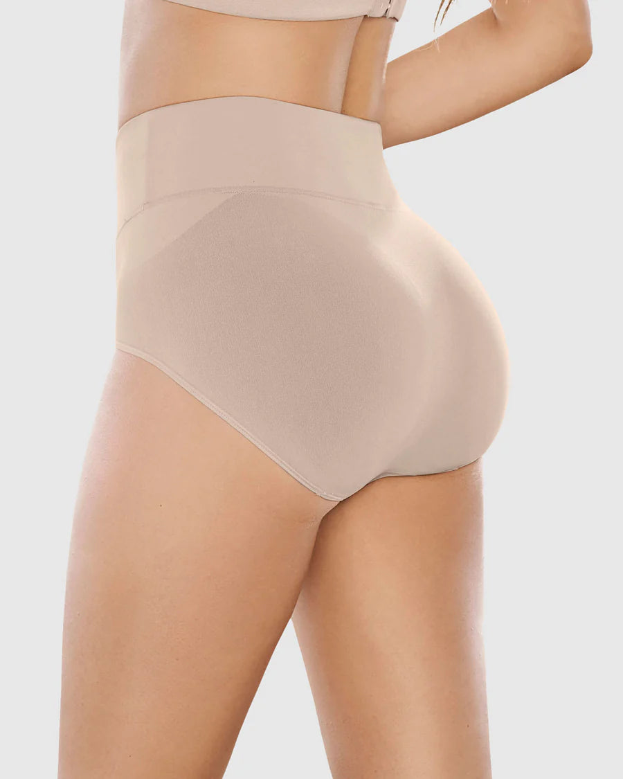 Panty faja de control moderado tiro alto en SkinFuse