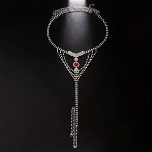 Collar con strass y piedra roja