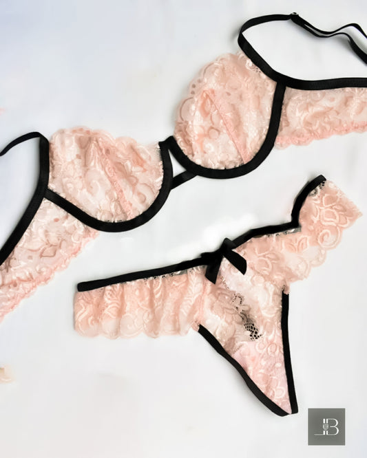 Conjunto Brasier y panty en encaje by La Beauté by La Beauté