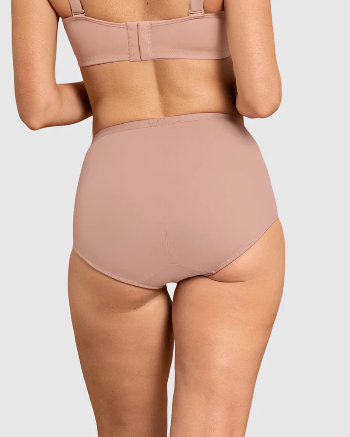 Panty clásico de control suave con excelente modelación